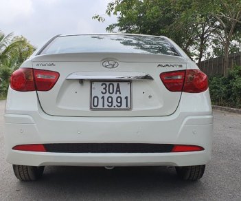 Hyundai Avante 2011 - Xe màu trắng