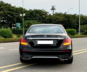 Mercedes-Benz E200 2017 - Giá 1 tỷ 440tr