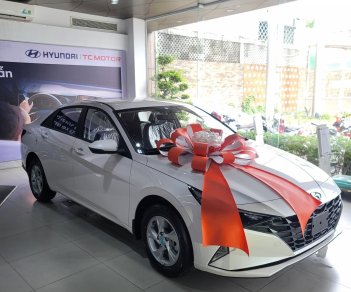 Hyundai Elantra 2022 - Sẵn xe giao ngay trong tháng, gói quà tặng giá trị