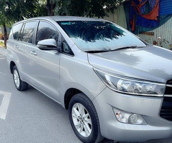 Toyota Innova 2018 - Bán xe gia đình giá chỉ 579tr