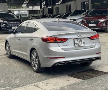 Hyundai Elantra 2017 - Màu bạc, giá cực tốt