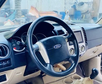 Ford Everest 2008 - Xe màu bạc, còn rất mới và đẹp