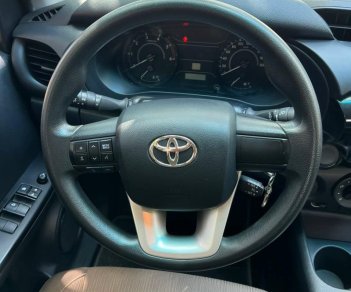 Toyota Hilux 2019 - Màu trắng giá cạnh tranh