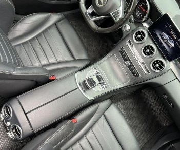Mercedes-Benz C300 2015 - Xe màu trắng
