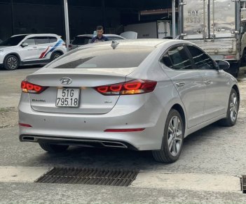 Hyundai Elantra 2017 - Màu bạc, giá cực tốt