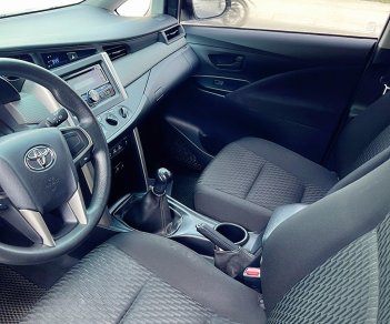 Toyota Innova 2018 - Bán xe gia đình giá chỉ 579tr