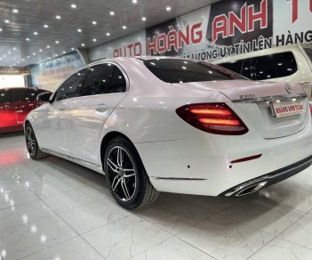 Mercedes-Benz E200 2017 - Màu trắng, độ lên E300