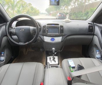 Hyundai Avante 2011 - Xe màu trắng
