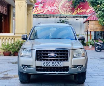 Ford Everest 2008 - Xe màu bạc, còn rất mới và đẹp