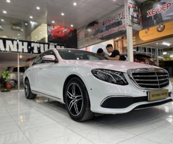 Mercedes-Benz E200 2017 - Màu trắng, độ lên E300