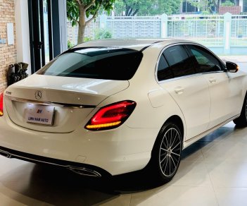 Mercedes-Benz 2022 - Xe màu trắng