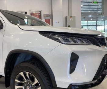 Toyota Fortuner 2022 - Thiết kế thời thượng, công nghệ ấn tượng