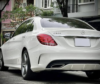 Mercedes-Benz C300 2015 - Xe màu trắng