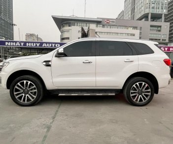 Ford Everest 2019 - Xe màu trắng