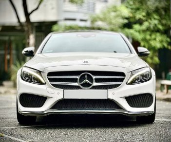 Mercedes-Benz C300 2015 - Xe màu trắng