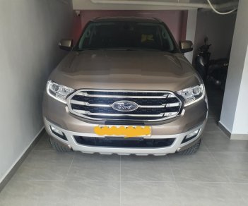 Ford Everest 2019 - Bán xe còn mới giá chỉ 930tr