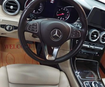 Mercedes-Benz GLC 200 2019 - Màu đỏ, xe nhập