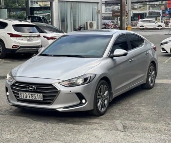 Hyundai Elantra 2017 - Màu bạc, giá cực tốt