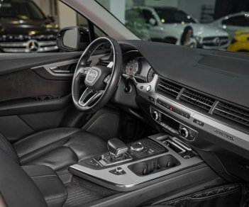 Audi Q7 2018 - Màu đen, nội thất đen đẹp chuẩn chỉ