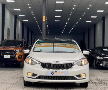 Kia Cerato 2.0 2013 - Kia Cerato Hatchback màu trắng  -- Sản xuất 2013 đăng ký 2014  