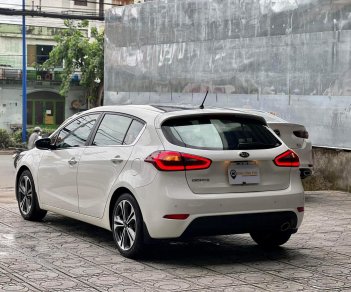 Kia Cerato 2.0 2013 - Kia Cerato Hatchback màu trắng  -- Sản xuất 2013 đăng ký 2014  