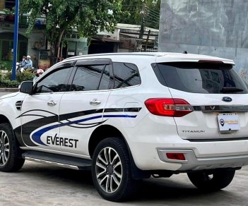 Ford Everest 2.0 2019 - Ford Everest 2.0 Titanium một cầu máy dầu, màu trắng biển HCM  