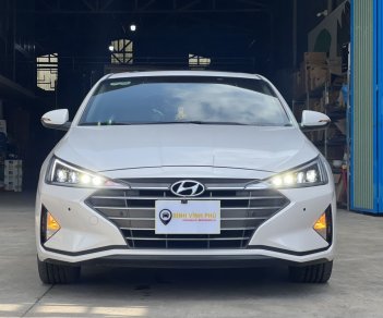 Hyundai Elantra 2.0 2021 - Hyundai Elantra 2.0 AT màu trắng biển tỉnh   — Sản Xuất 2021 cá nhân một chủ  