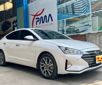 Hyundai Elantra 2.0 2021 - Hyundai Elantra 2.0 AT màu trắng biển tỉnh   — Sản Xuất 2021 cá nhân một chủ  