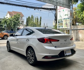 Hyundai Elantra 2.0 2021 - Hyundai Elantra 2.0 AT màu trắng biển tỉnh   — Sản Xuất 2021 cá nhân một chủ  