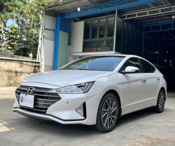 Hyundai Elantra 2.0 2021 - Hyundai Elantra 2.0 AT màu trắng biển tỉnh   — Sản Xuất 2021 cá nhân một chủ  