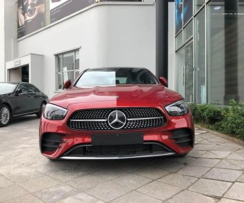 Mercedes-Benz E300 2021 - Màu đỏ, xe nhập