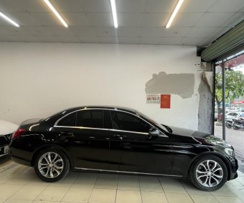 Mercedes-Benz C200 2015 - Màu đen giá ưu đãi