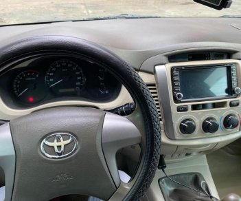 Toyota Innova 2014 - Xe màu bạc
