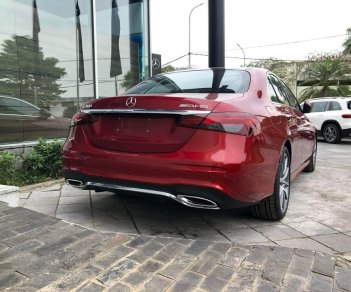 Mercedes-Benz E300 2021 - Màu đỏ, xe nhập