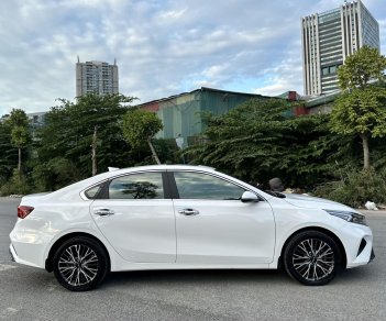 Kia K3 2022 - Xe màu trắng giá hữu nghị