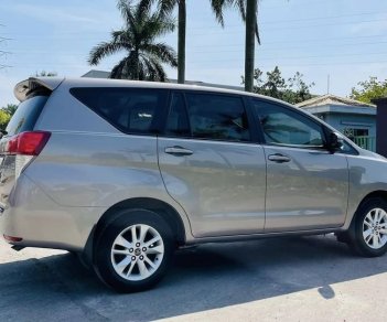 Toyota Innova 2018 - Xe màu bạc