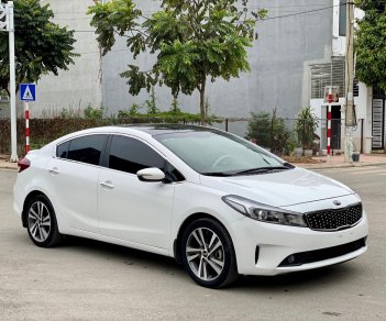 Kia Cerato 2018 - Bán xe màu trắng