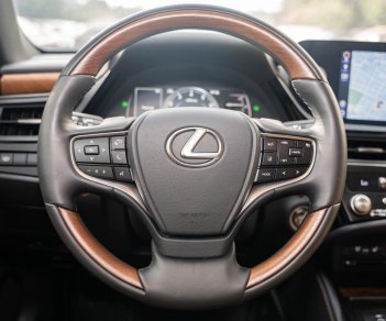 Lexus ES 250 2022 - Xe màu đen, nhập khẩu nguyên chiếc