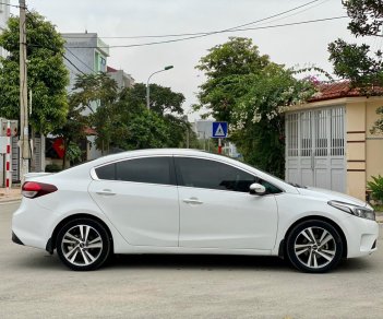 Kia Cerato 2018 - Bán xe màu trắng