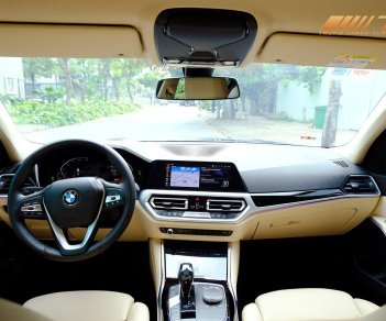 BMW 330i 2019 - Xanh kem chạy cực phê