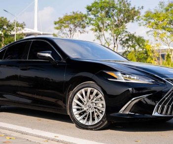 Lexus ES 250 2022 - Xe màu đen, nhập khẩu nguyên chiếc