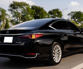 Lexus ES 250 2022 - Xe màu đen, nhập khẩu nguyên chiếc