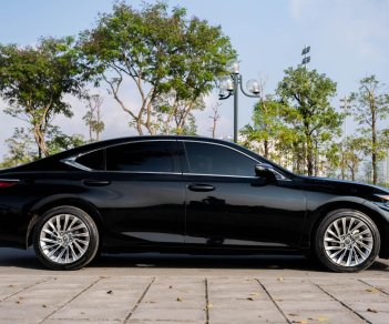 Lexus ES 250 2022 - Xe màu đen, nhập khẩu nguyên chiếc