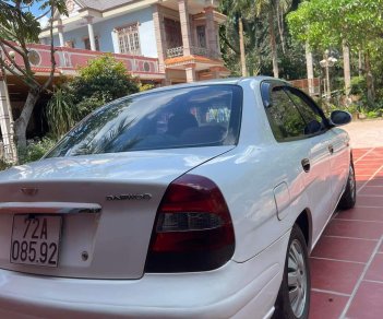 Daewoo Nubira 2001 - Xe màu trắng