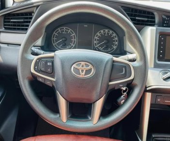 Toyota Innova 2018 - Xe màu bạc