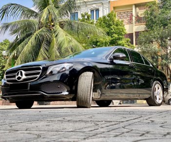 Mercedes-Benz E250 2017 - Bán xe Mercedes-Benz E250 năm 2017 xe gia đình giá chỉ 1 tỷ 560tr