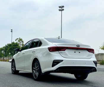 Kia Cerato 2019 - Màu trắng, giá chỉ 578 triệu