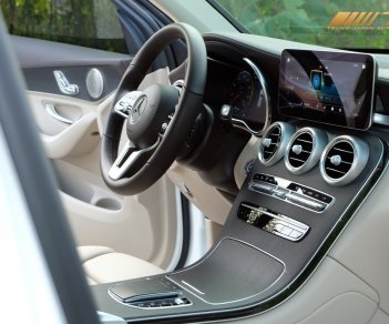 Mercedes-Benz GLC 300 2021 - Màu trắng ghế kem siêu lướt