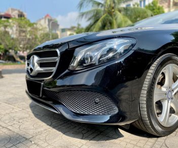 Mercedes-Benz E250 2017 - Bán xe Mercedes-Benz E250 năm 2017 xe gia đình giá chỉ 1 tỷ 560tr