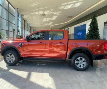 Ford Ranger 2022 - Xe màu đỏ